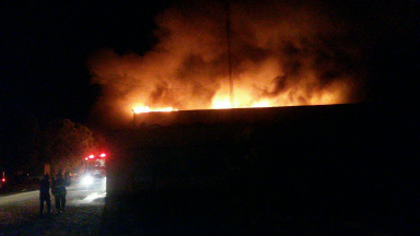 No hay heridos por el incendio en la fábrica de colchones