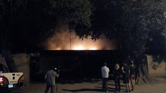 FOTO: Incendio en la fábrica Flexigom de Córdoba