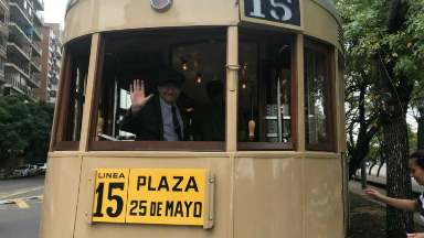 El coche 277 recorre las calles del centro rosarino