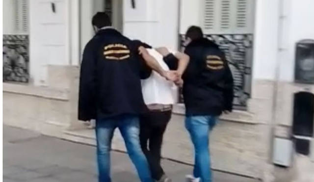 La madre de los jóvenes también fue aprehendida.