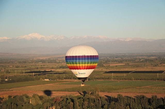FOTO: Cómo es y cuánto cuesta hacer un viaje en globo por Mendoza