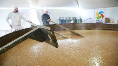 Villa María cocinó el locro más grande del mundo.