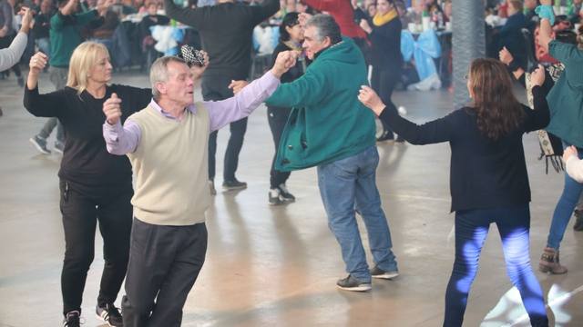 El locro más grande del mundo se cocinó en Villa María