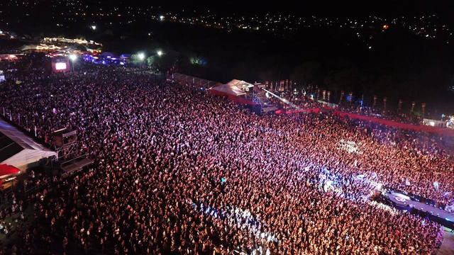 FOTO: 60 mil personas vibraron en la primera noche de Cosquín Rock