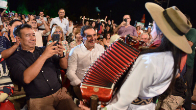 La Pilarcita llevó su bandoneon al Cocomarola