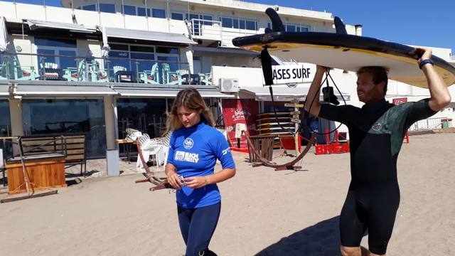 FOTO: Clase de surf con el bicampeón mundial Lele Usuna