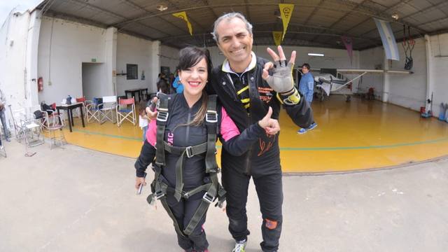 FOTO: Euge Iérmoli se arrojó en paracaídas en Córdoba
