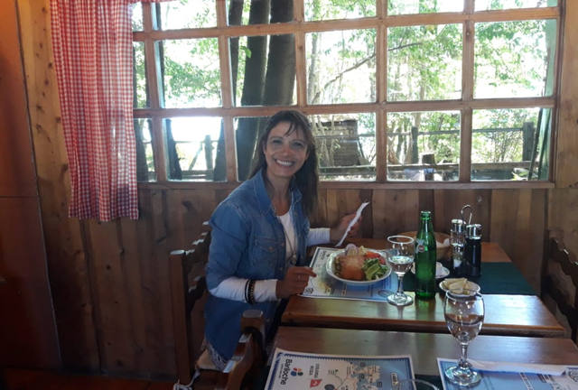 Cría y reproducción de truchas a orillas del lago Moreno