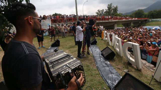 FOTO: Una multitud bailó y cantó en la Peñita del Río Cosquín