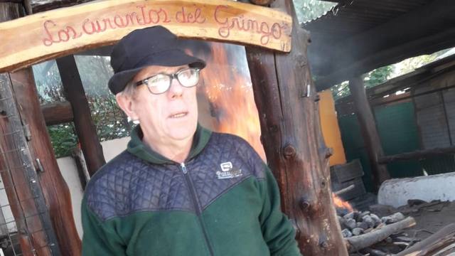 Cocción del curanto, tradición milenaria en Colonia Suiza