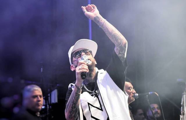 Ulises Bueno cerró el Festival de la Canción Popular