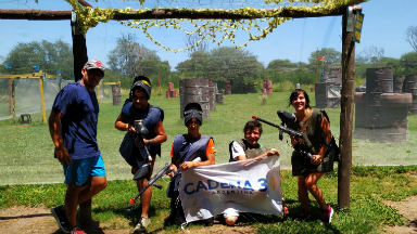 El Paintball desafía las habilidades en equipo en Carlos Paz