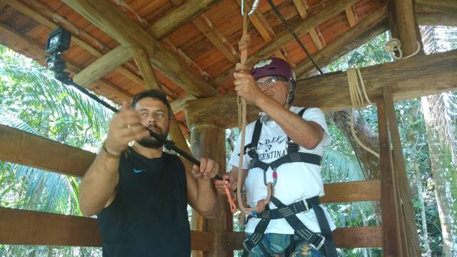 Orlando Morales se animó a la tirolesa en Camboriú