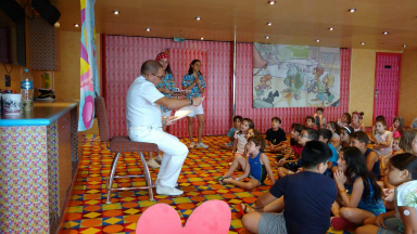 El capitán del Costa Fascinosa charló con los niños