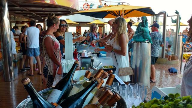 FOTO: Una degustación de vinos a bordo del Costa Fascinosa