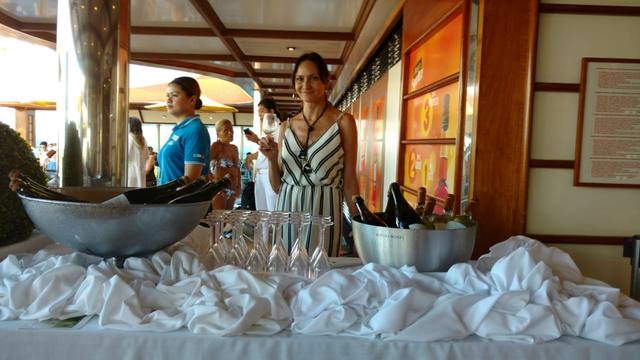 FOTO: Una degustación de vinos a bordo del Costa Fascinosa