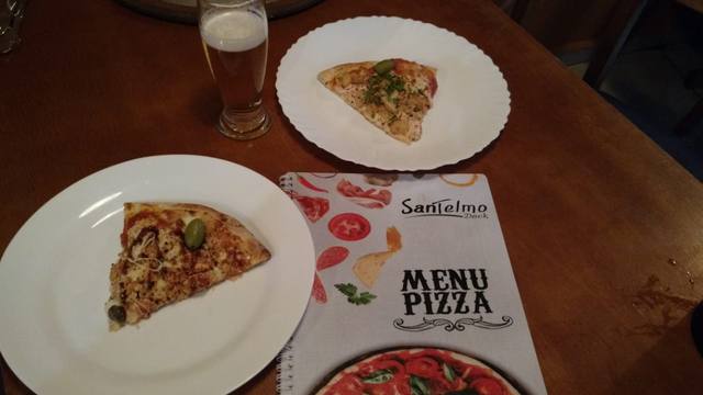 FOTO: Orlando Morales probó pizza de salmón en Camboriú