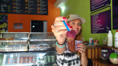AUDIO: Flavia Irós probó el famoso helado de azaí en Brasil