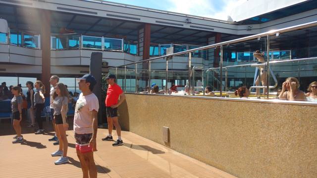 Clase de gimnasia a bordo del Costa Fascinosa