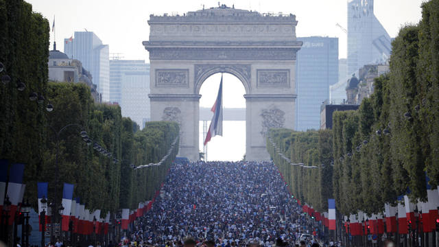 FOTO: Júbilo en las calles de Francia tras la victoria