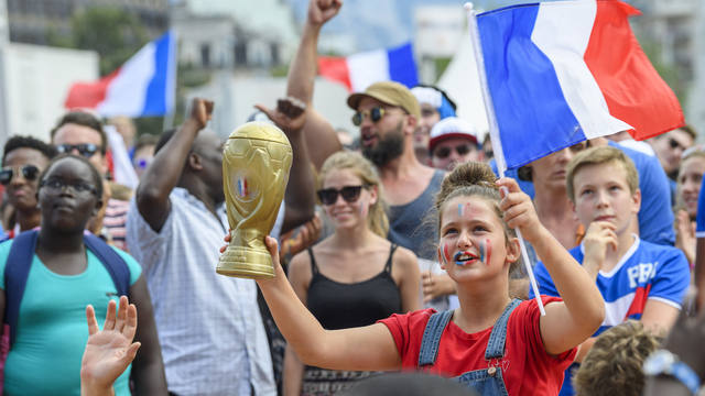 FOTO: Júbilo en las calles de Francia tras la victoria