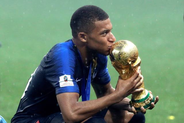 Mbappé, consagrado como mejor jugador joven