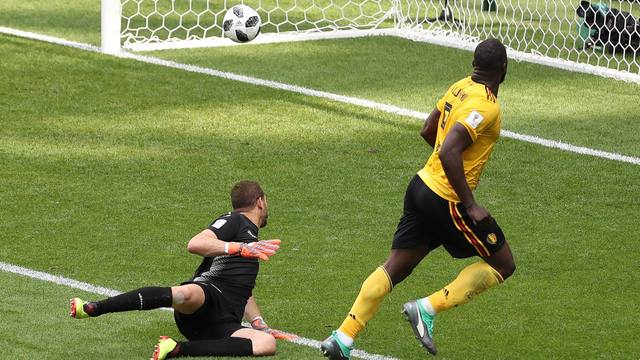 FOTO: Bélgica aplastó 5-2 a Túnez y puso un pie en los octavos
