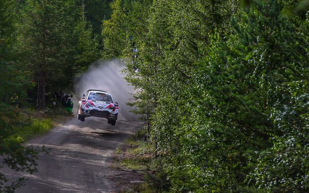 FOTO: Jari-Matti Latvala se quedó con la Etapa 1 tras dura batalla