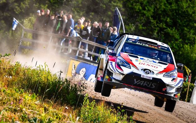 Tänak lideró por la mañana pero a la tarde cedió la punta