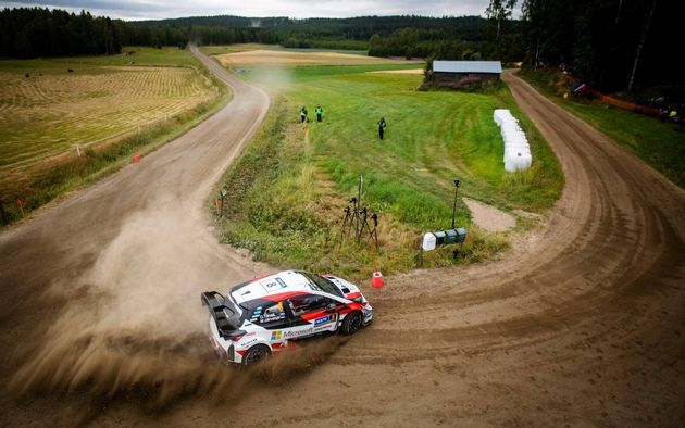 Tänak en la campiña finlandesa