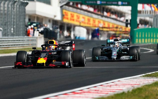FOTO: Es la largada, Verstappen, Bottas -bloqueando- y Hamilton adelante