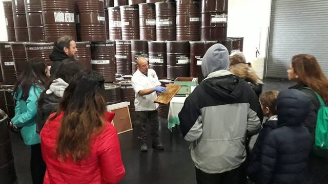 Cosechan miel en Sierra de los Padres y la exportan a Europa