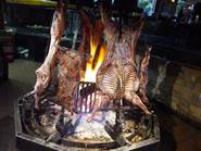 Probamos cordero al asador en Rincón Patagónico de Bariloche