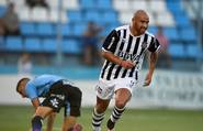 Junior Arias grita su gol y Temperley lo sufre (Foto: @CATalleresdecba)