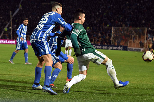 Godoy Cruz ganaba, pero se durmió y empató 2-2 con Palmeiras