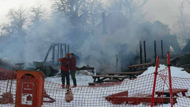 AUDIO: Realizan las pericias en el parador incendiado en Chapelco
