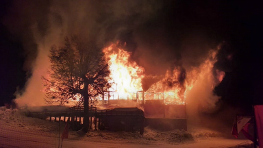 AUDIO: Un incendio consumió una confitería de Cerro Chapelco