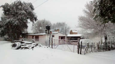Copiosa nevada sorprendió a pueblos del norte cordobés.