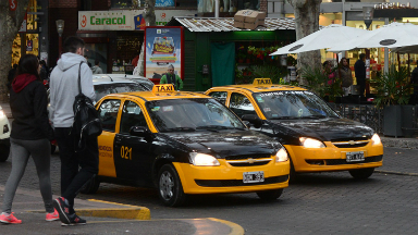 AUDIO: Priorizarán autos eléctricos para nuevos taxis en Mendoza