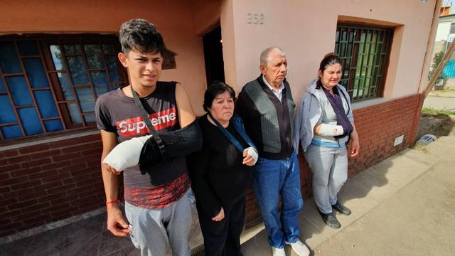 Dogo atacó a cuatro personas y lo mataron a cuchillazos