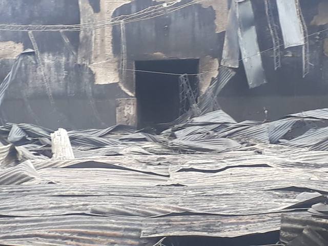 FOTO: El fuego provocó pérdidas totales en el frigorífico Tunuyán