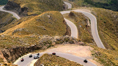 Un auto cayó a un barranco de 80 metros en las Altas Cumbres