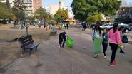 Un gimnasio salió a juntar basura en General Paz