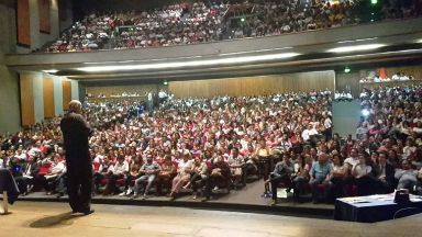 El cura mexicano que es viral por sus emotivas homilías