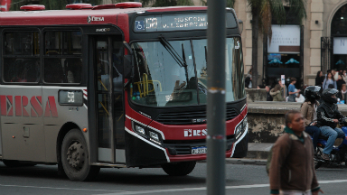 La atropelló un colectivo y debieron amputarle una pierna - Notas ...