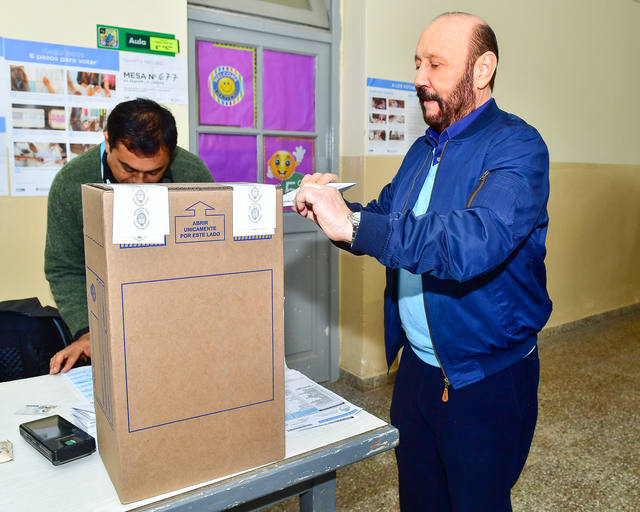 FOTO: Insfrán pudo votar en Laguna Blanca.