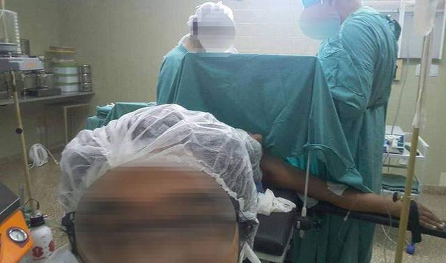 FOTO: Suspenden a anestesista que fotografió a pacientes desnudos