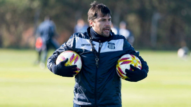 Alexander Medina, técnico de Talleres (Foto: Archivo). 