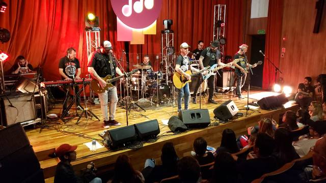 La Beriso hizo vibrar a puro rock a Casa Naranja