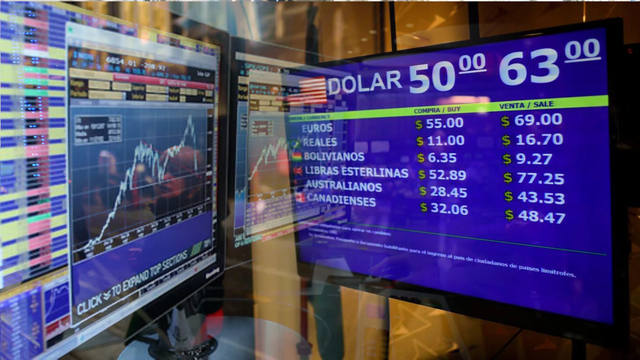 El dólar saltó $ 5 y cerró a $ 63 en el Banco Nación